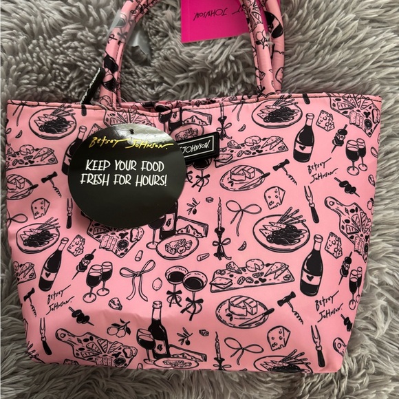 Betsey Johnson Pink Insulated Travel Bag with Black Graphics - Picture 1 of 3